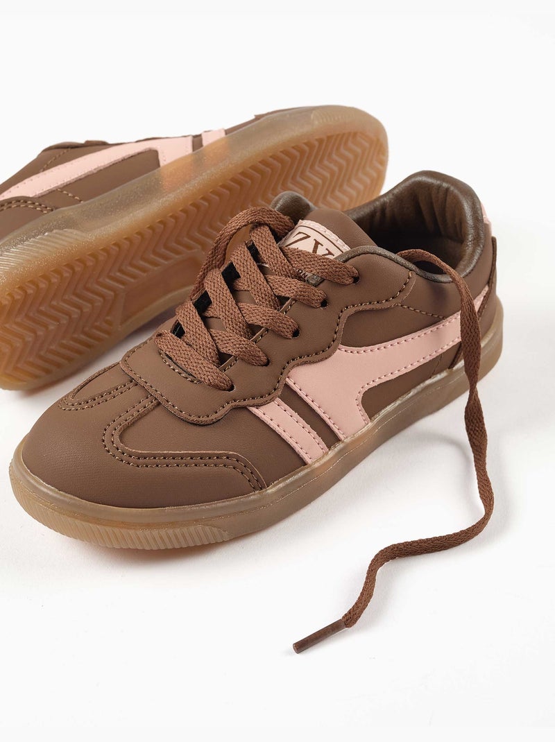 Baskets à lacets avec semelle en caoutchouc antidérapante Marron - Kiabi