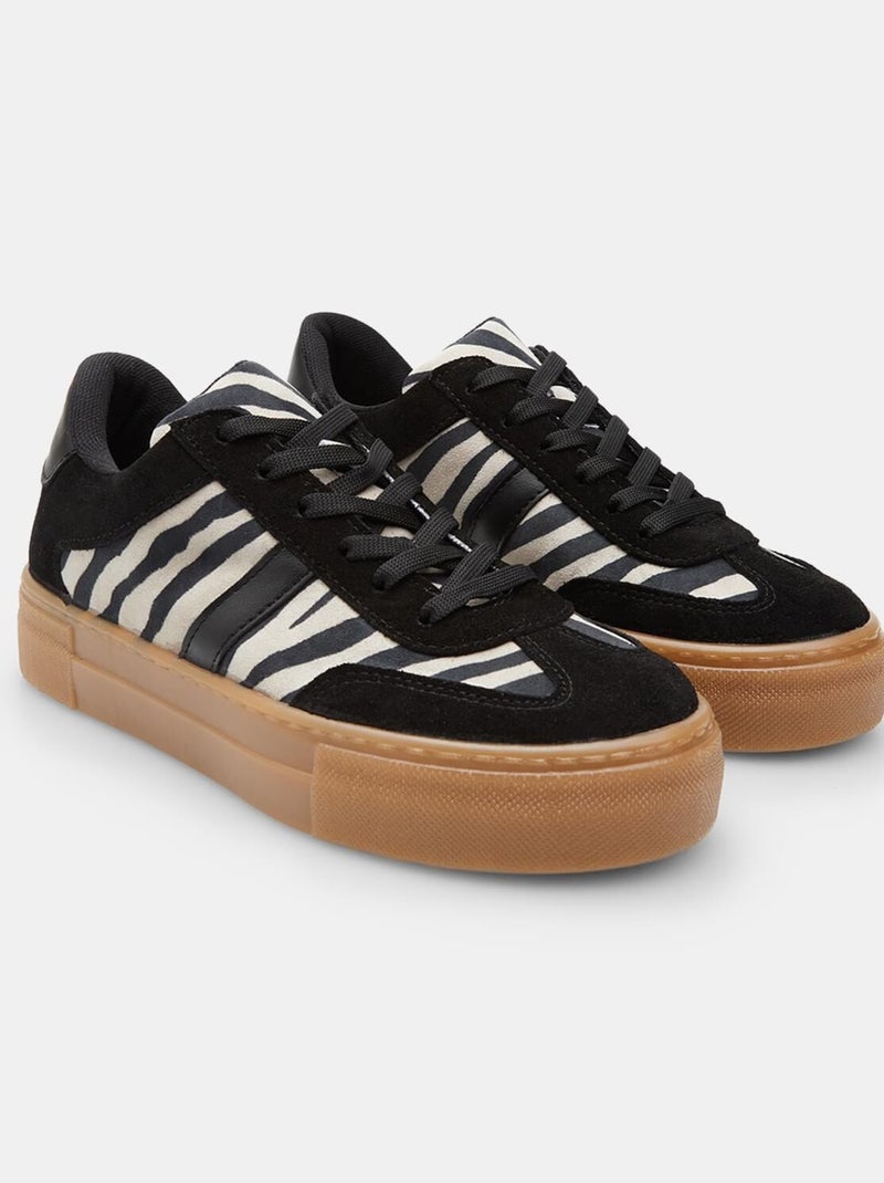Baskets à lacets en daim BATA Noir - Kiabi
