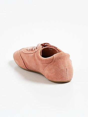 Baskets aspect daim à lacets, semelle plate