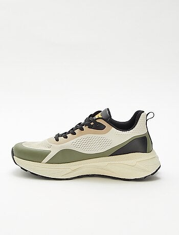 Baskets basses à lacets