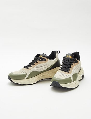 Baskets basses à lacets