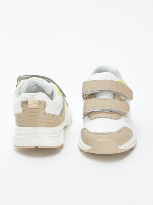 Baskets basses aux détails fluos - Kiabi