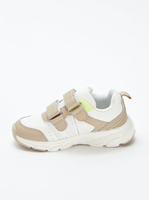 Baskets basses aux détails fluos - Kiabi