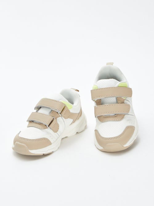Baskets basses aux détails fluos - Kiabi
