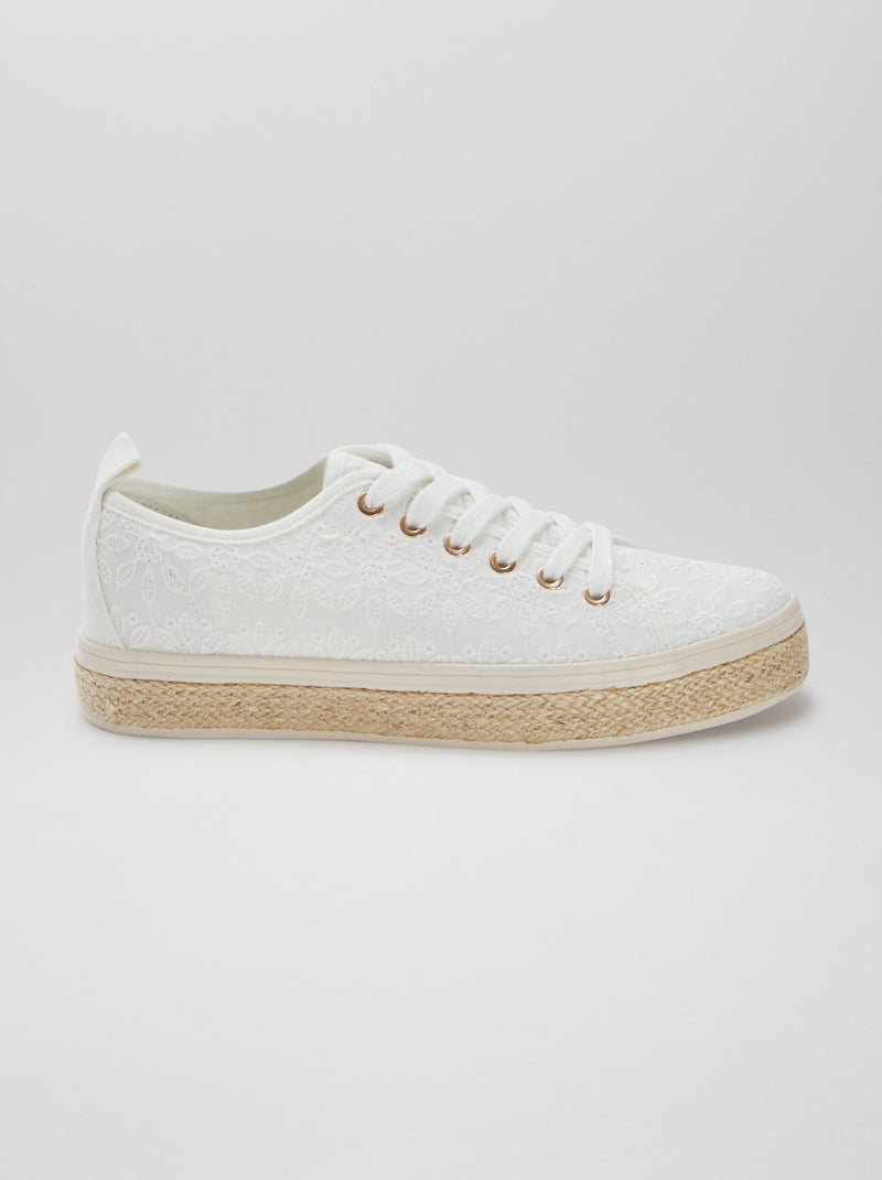 Baskets basses avec motifs fleuris brodés BLANC - Kiabi