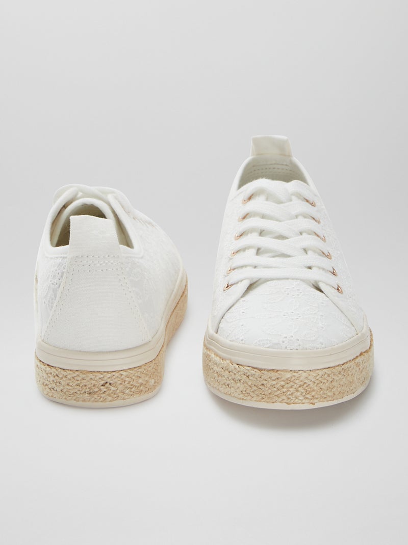 Baskets basses avec motifs fleuris brodés BLANC - Kiabi