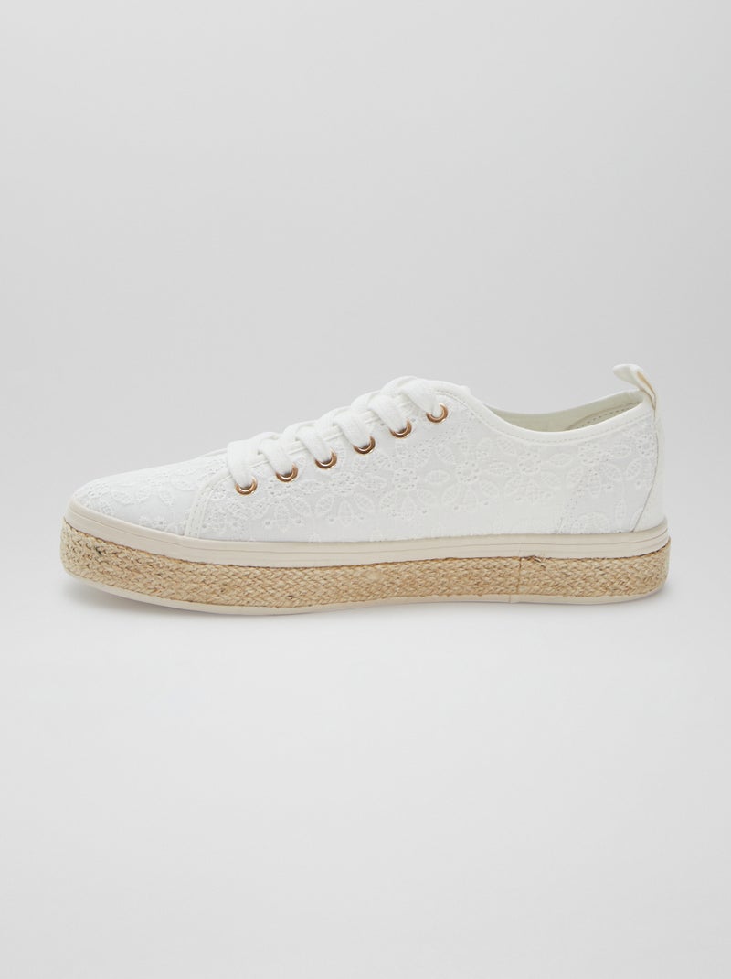 Baskets basses avec motifs fleuris brodés BLANC - Kiabi
