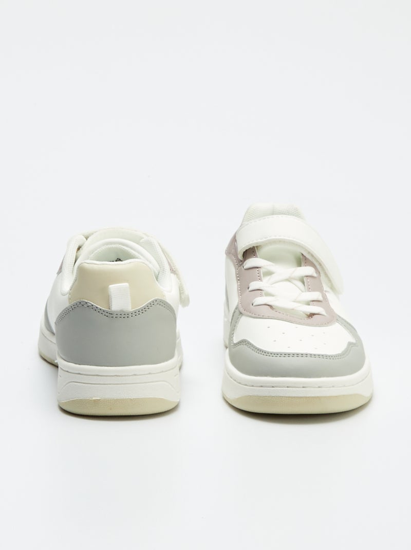 Baskets basses en simili color-block Blanc/gris - Kiabi
