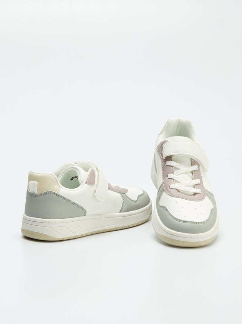 Baskets basses en simili color-block Blanc/gris - Kiabi