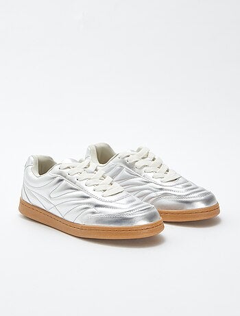 Baskets basses texturées argentées