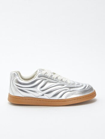 Baskets basses texturées argentées