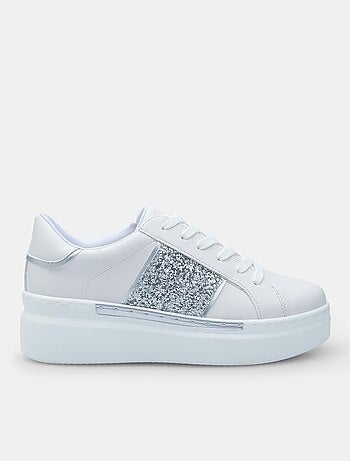 Baskets BATA à lacets et velcro