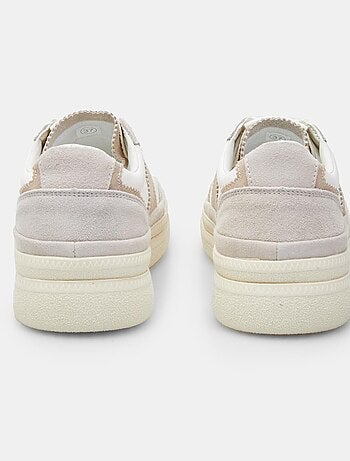 Baskets Bata en daim