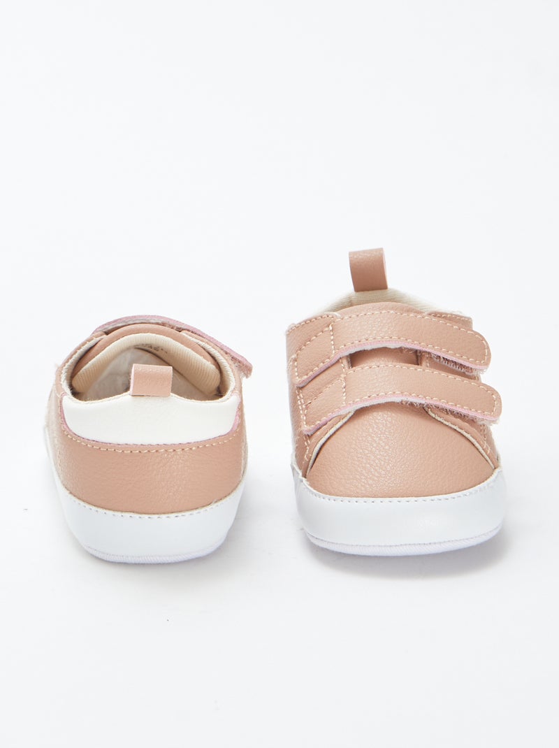 Baskets bicolores à scratchs Beige - Kiabi