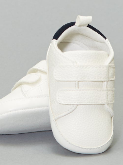 Baskets bicolores à scratchs - Kiabi