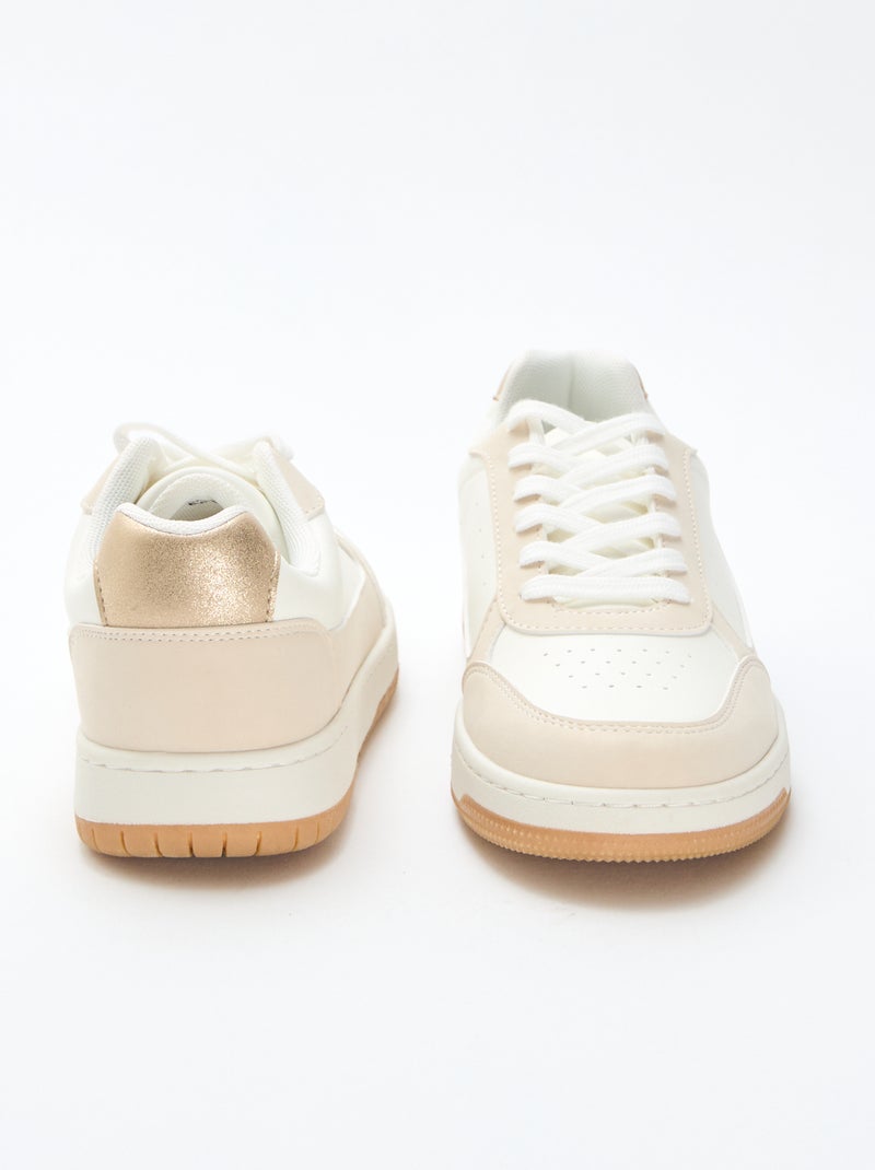 Baskets bicolores avec détails dorés Beige - Kiabi