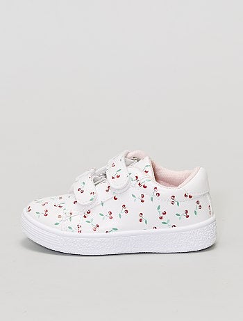 Baskets 'cerise' en simili