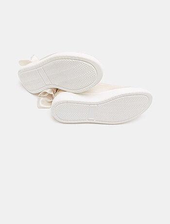 Baskets confortables avec nœud