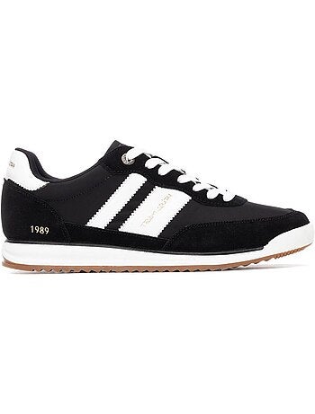 Baskets d?contract?es ? lacets