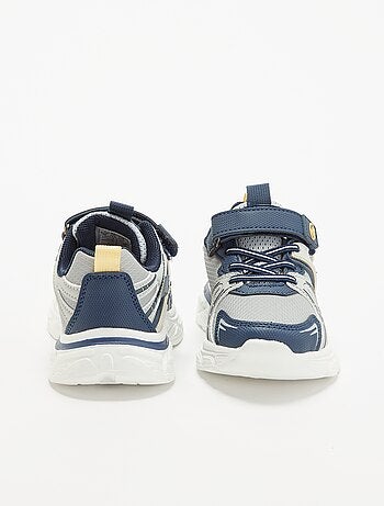 Baskets de sport à scratchs et lacets élastiqués