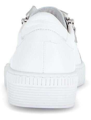 Baskets en cuir avec un bijou fantaisie
