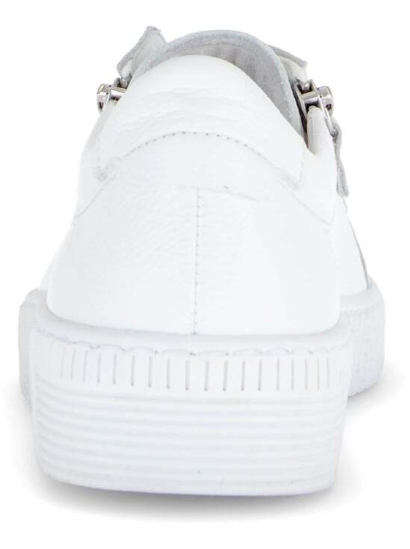 Baskets  en cuir avec un bijou fantaisie Blanc - Kiabi