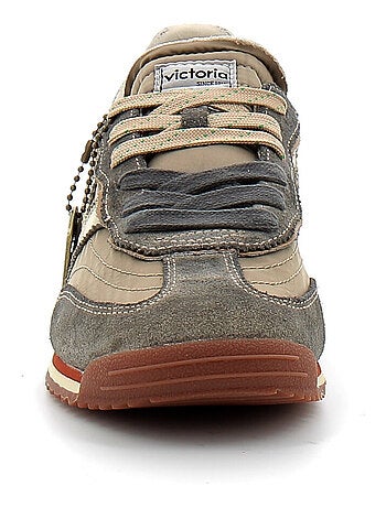 Baskets en Cuir et Suede Victoria.