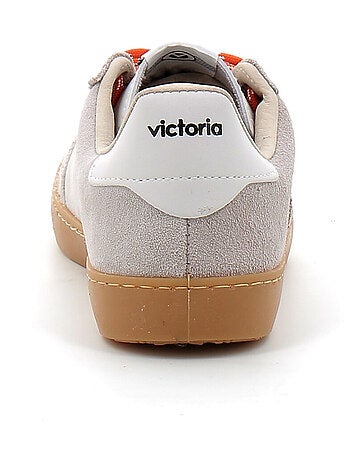Baskets en Cuir et Suede Victoria.