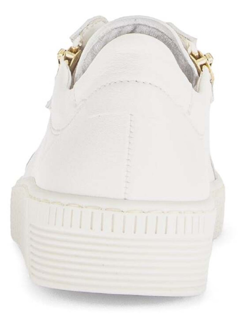 Baskets  en cuir lisse avec un bijou fantaisie Blanc - Kiabi