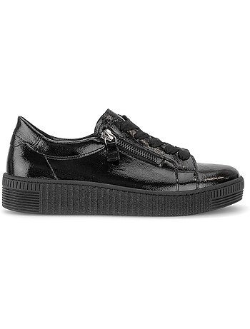 Baskets en cuir verni