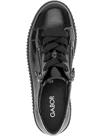 Baskets en cuir verni