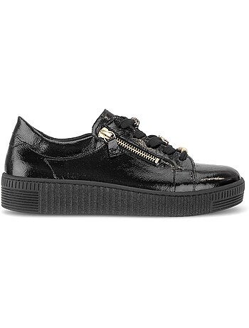 Baskets en cuir verni