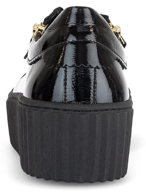 Baskets  en cuir vernis avec un bijou fantaisie abeille - Kiabi