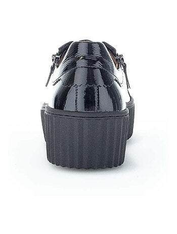 Baskets en cuir vernis