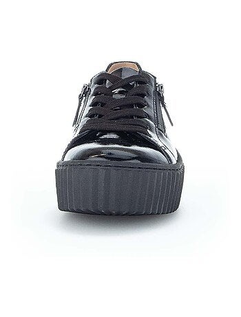 Baskets en cuir vernis