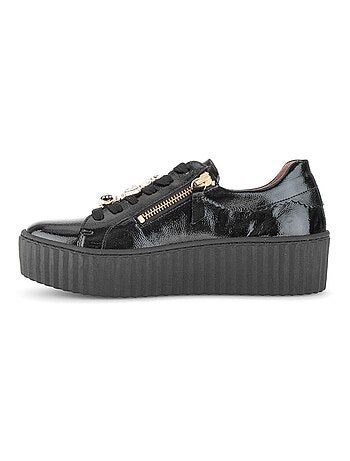 Baskets en cuir vernis