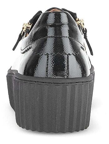 Baskets en cuir vernis