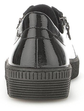 Baskets en cuir vernis
