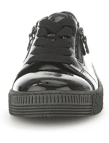 Baskets en cuir vernis