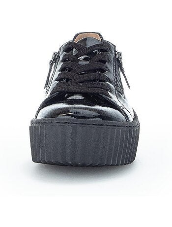 Baskets en cuir vernis