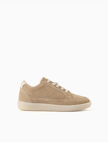 Baskets en daim à lacets