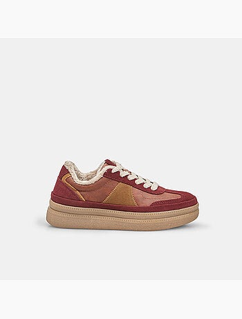 Baskets en daim Bata