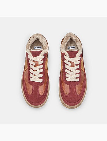 Baskets en daim Bata