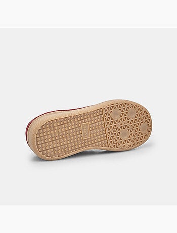 Baskets en daim Bata