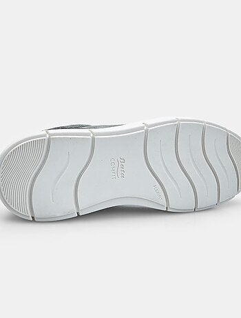 Baskets en daim BATA