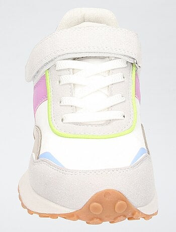 Baskets en mesh ouverture par lacets et scratchs
