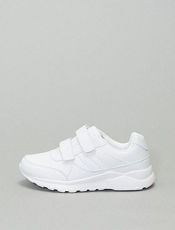Baskets en simili