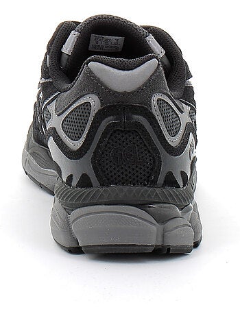 Baskets en textile et mesh asics