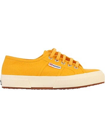 Baskets en toile superga