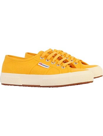 Baskets en toile superga